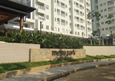 Metro Park Apartment